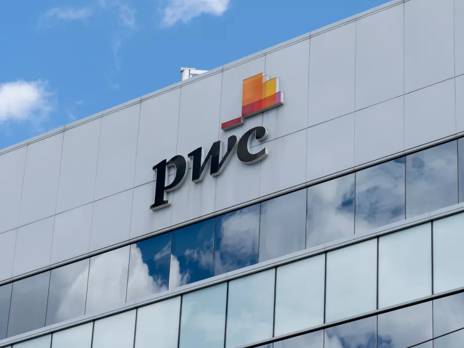Több millió dollárt fordít munkatársai fejlesztésére és jóllétük fokozására a PwC