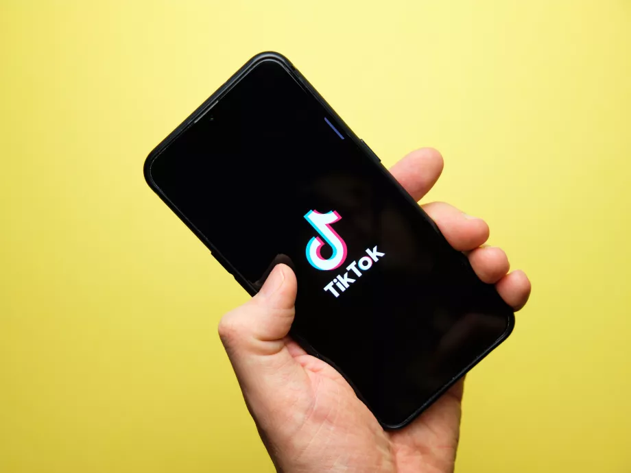 TikTok-önéletrajzok, avagy így haladj a korral, ha a legfiatalabb tehetségeket szeretnéd bevonzani!