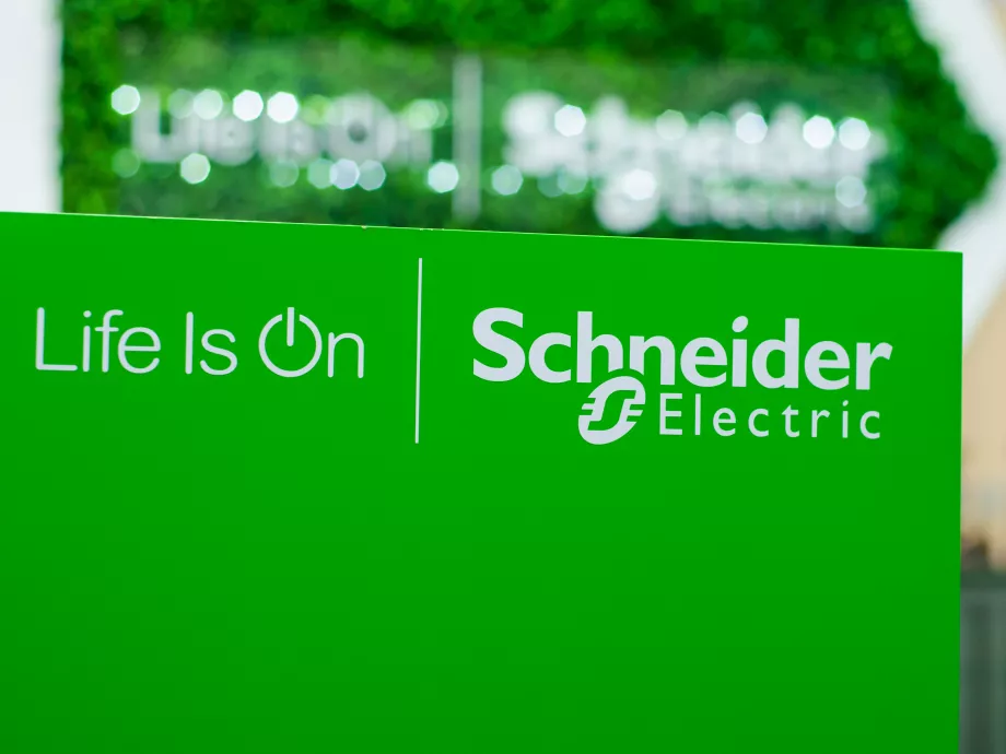 Megduplázza a budapesti beszerzési központban dolgozók számát a Schneider Electric
