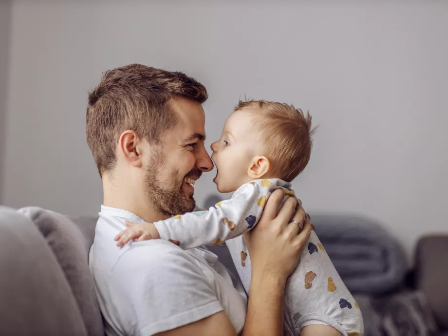 Jövőre plusz szabadsággal számolhatnak az apukák