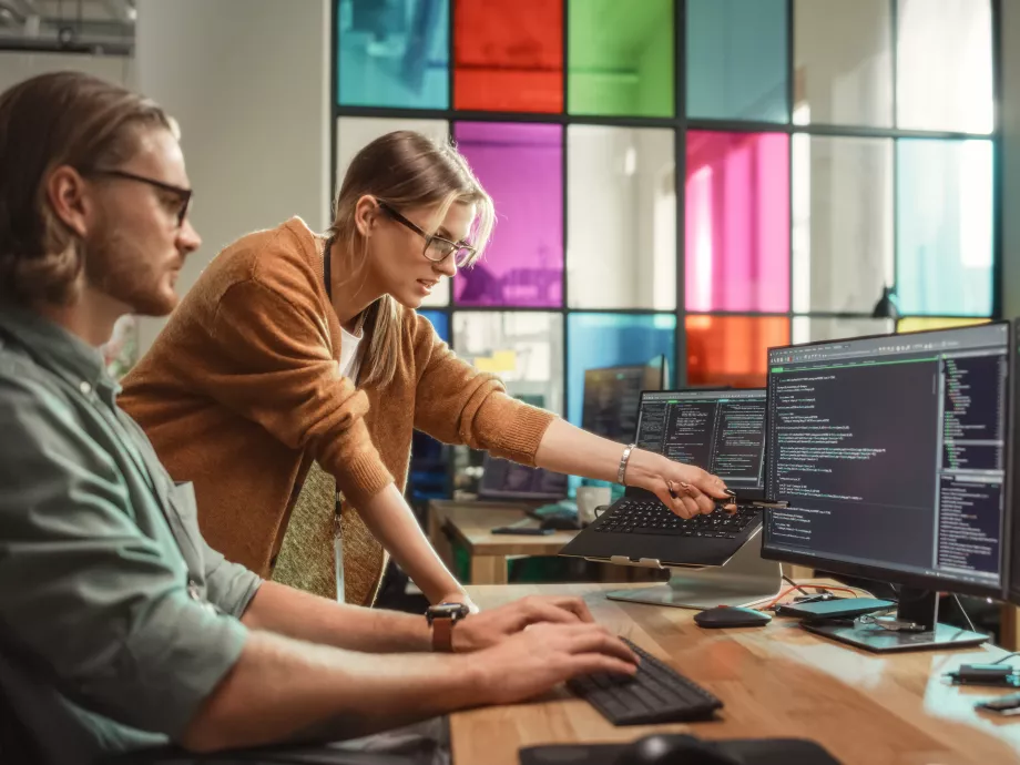 2 hónap alatt elkelnek a junior informatikusok és félmillió felett kezdődik a bruttó átlagjövedelmük