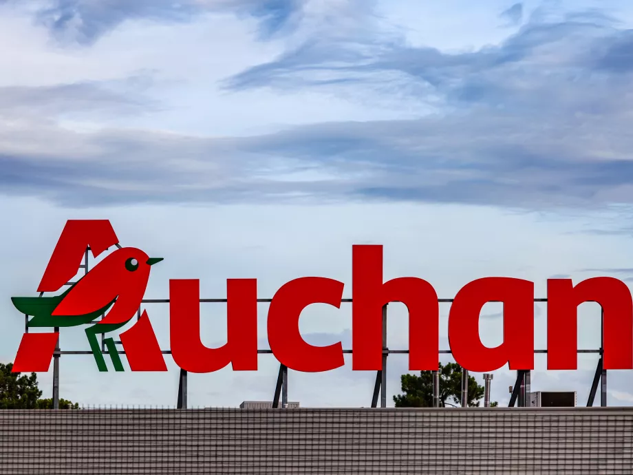 Fix alapbéremelést és jelentős juttatásnövelést ad minden dolgozójának az Auchan