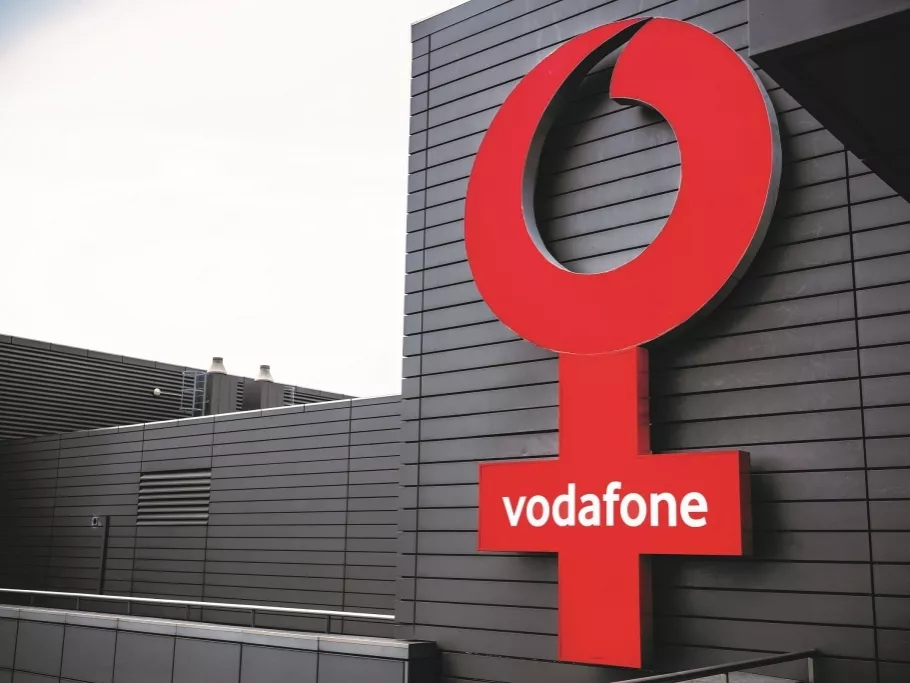 Látványos akcióval hívja fel a figyelmet a női esélyegyenlőségre a Vodafone