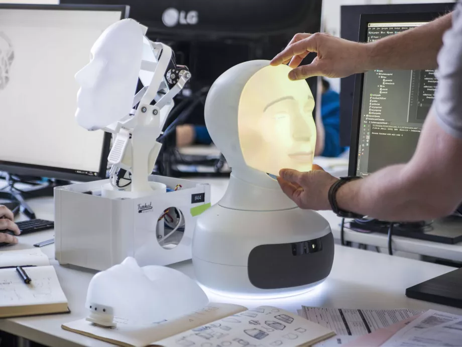 Eljött az idő, amikor robotfejek interjúztatnak a HR-osztályon?