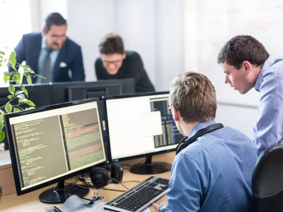 Nem a csapatépítővel tudod megfogni az informatikusokat. De akkor mivel?