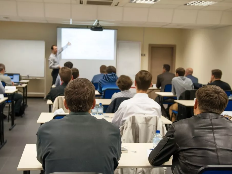 Minden 3. cég munkaerőhiánnyal küzd, mégsem fogadnak be tanulókat