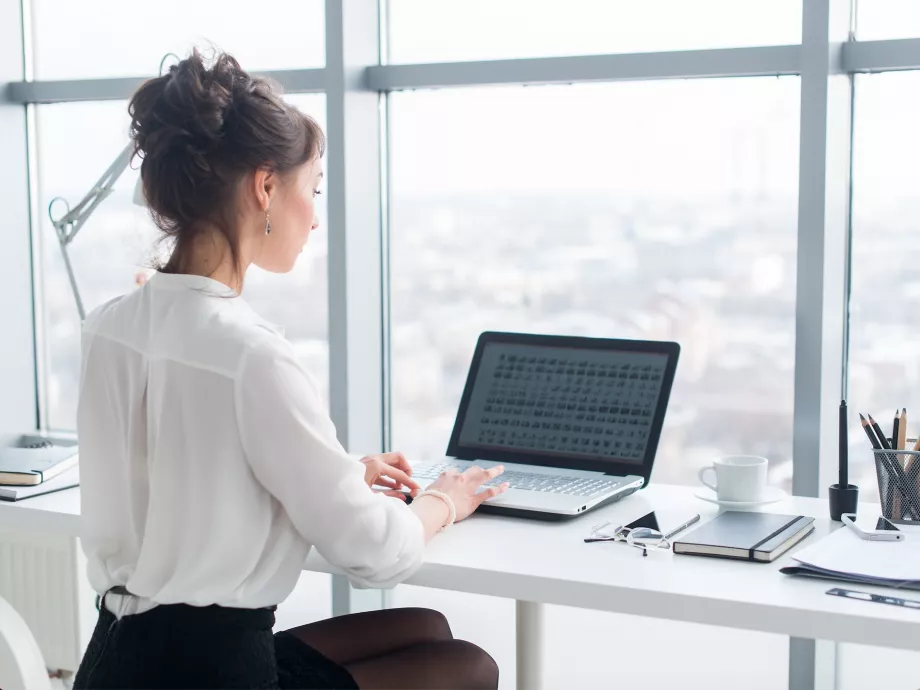 Meddig dolgozzunk még home officeban?