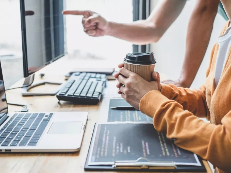 Több mint 2,5 milliárd forintos tőkebefektetéshez jutott, és újabb campust nyit a Codecool