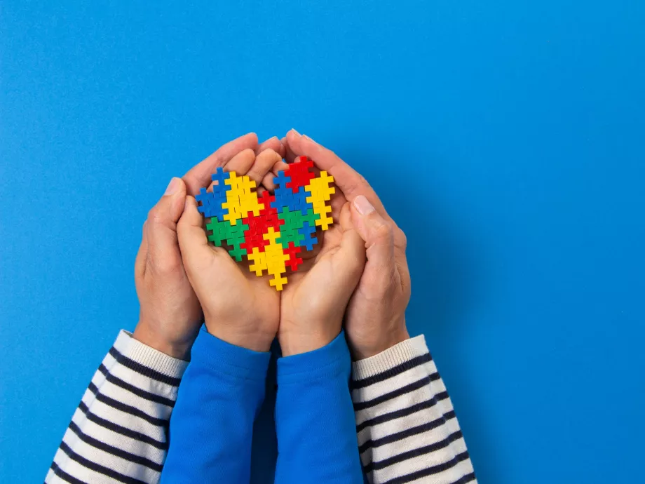 Összefogott a The Bright Academy és az Autistic Art Alapítvány az autizmus hónapjában