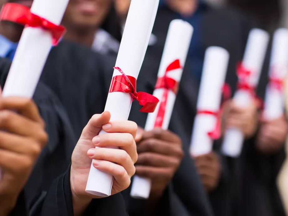 Hiába a diploma, a jól fizető állás és a biztos karrier nem jön automatikusan
