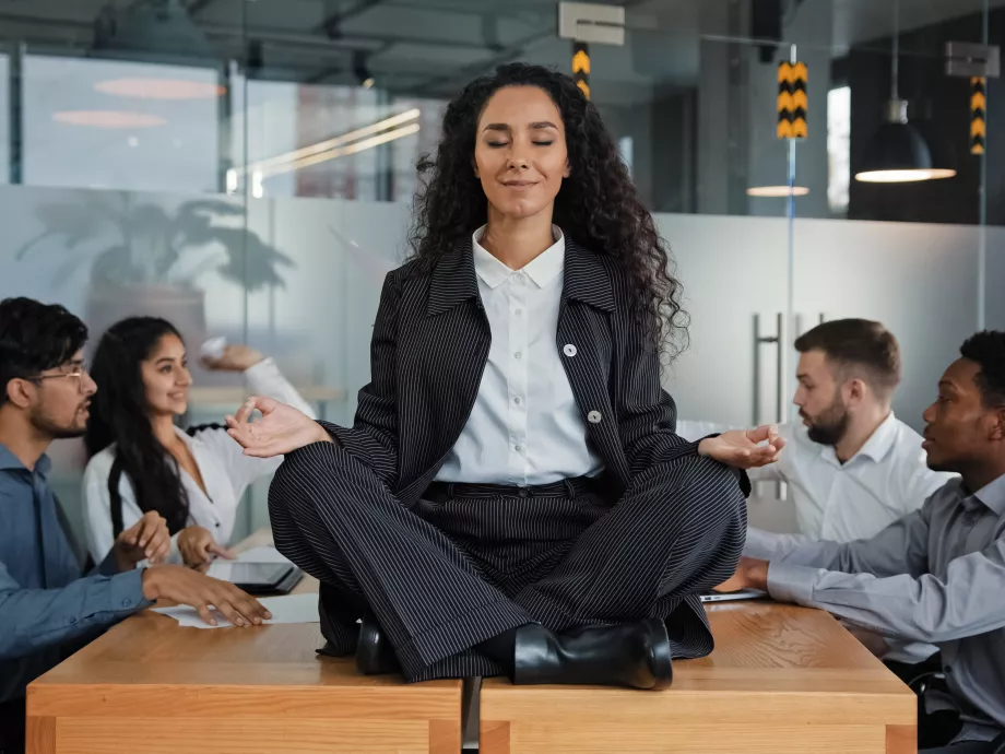Hogyan segíthet a mindfulness abban, hogy megszeressen a csapatod? – mindful vezetői kommunikáció és egyéb technikák