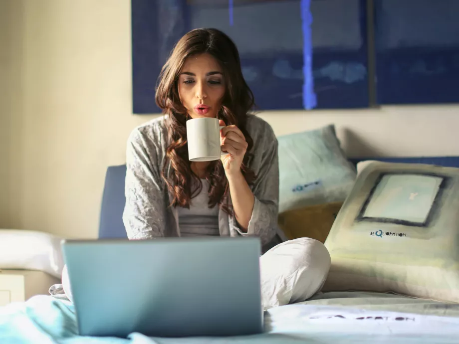 Tényleg a teljesítmény miatt tilthatják meg a home office-t, vagy más állhat a háttérben?
